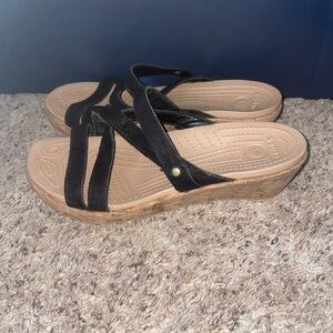 Crocs A-Leigh Women's Size 8 Strappy Black Leather Wedge Sandals